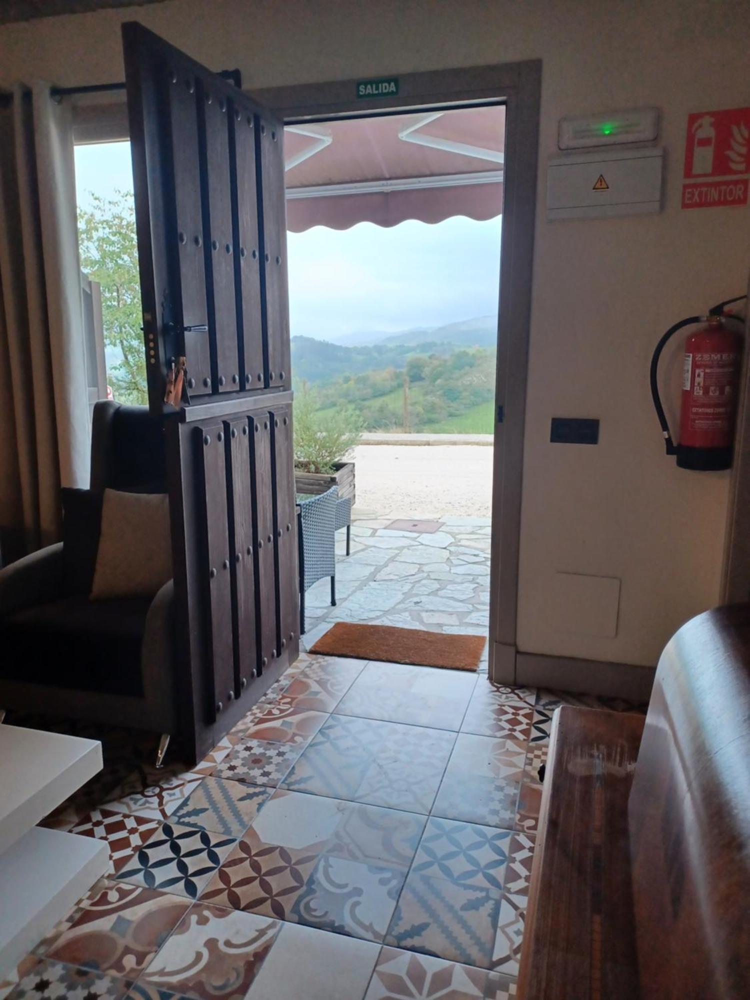 Apartamentos El Llanin Onís Pokoj fotografie